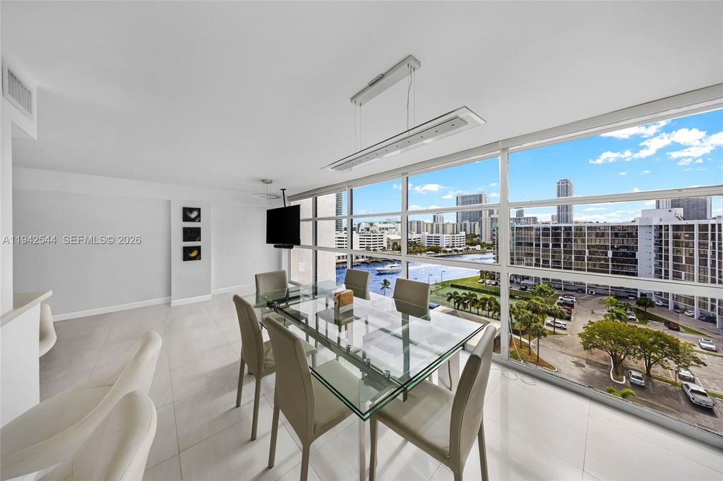 600 Parkview Dr 1114, Hallandale Beach, FL 33009