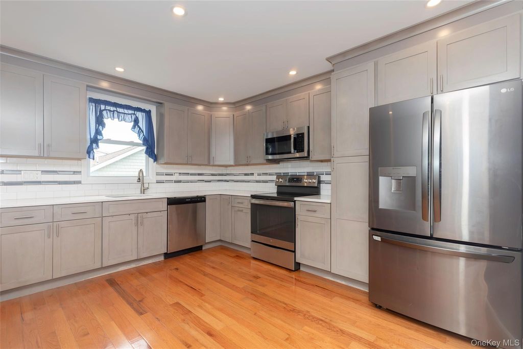 72 Edgewater Park Drive 72C, Bronx, NY 10465 — exterior