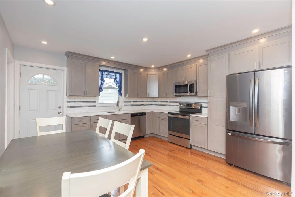 72 Edgewater Park Drive 72C, Bronx, NY 10465 — photo 3