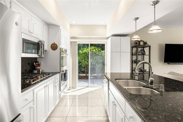 2621 N Mountain, Claremont, CA 91711