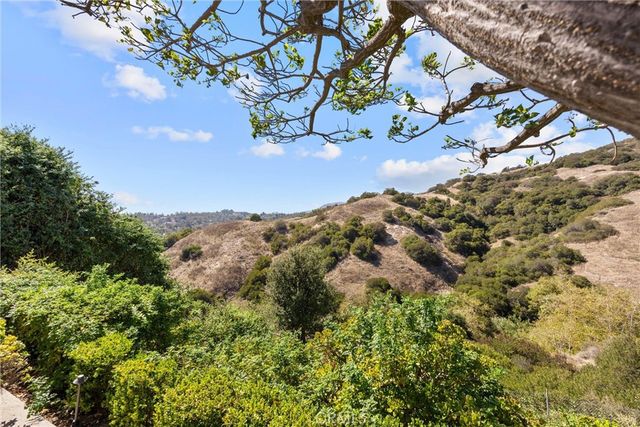 2621 N Mountain, Claremont, CA 91711