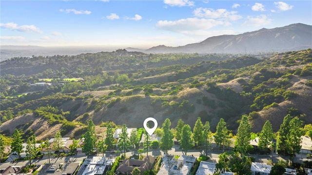 2621 N Mountain, Claremont, CA 91711