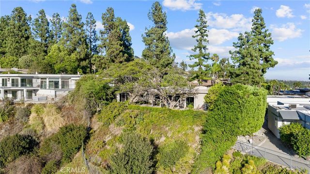 2621 N Mountain, Claremont, CA 91711