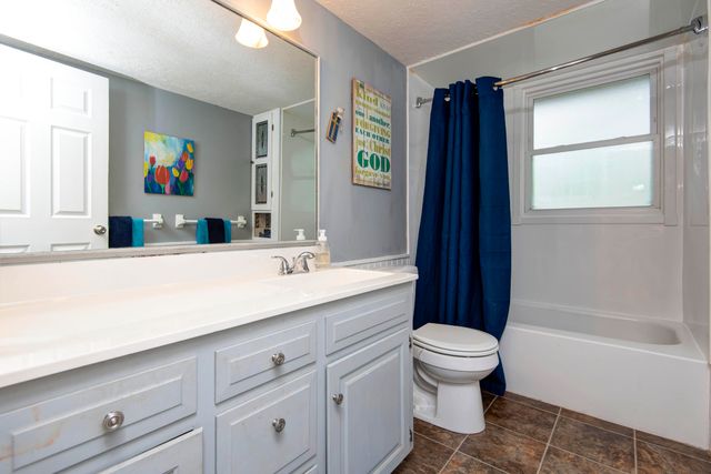 2150 E Raynell Street, Springfield, MO 65804