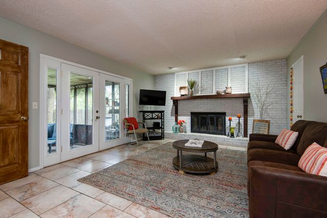 2150 E Raynell Street, Springfield, MO 65804