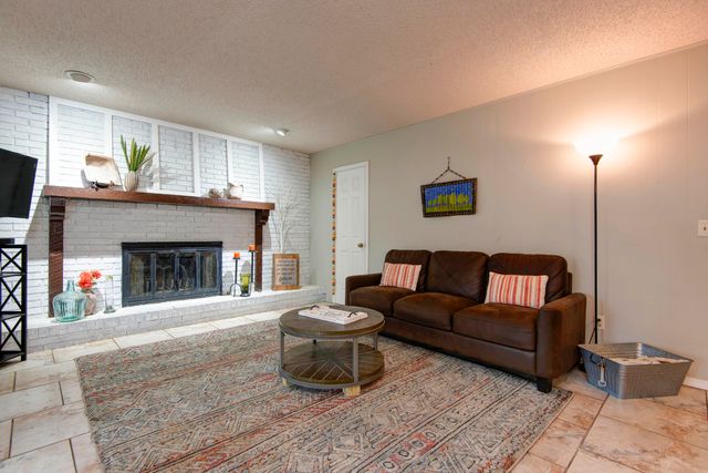 2150 E Raynell Street, Springfield, MO 65804