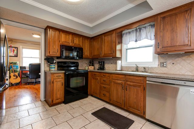 2150 E Raynell Street, Springfield, MO 65804