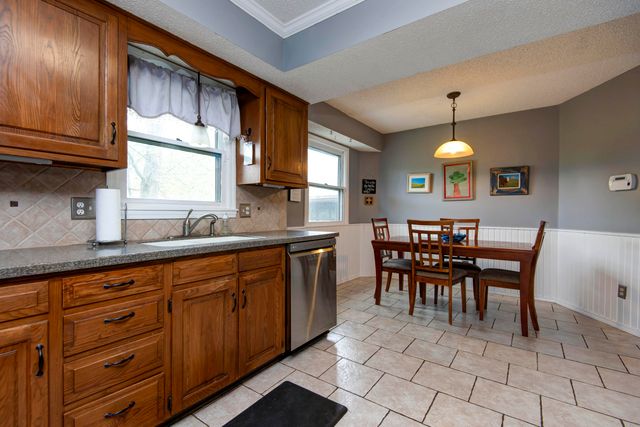 2150 E Raynell Street, Springfield, MO 65804