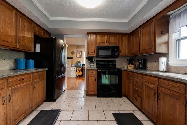 2150 E Raynell Street, Springfield, MO 65804