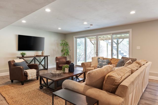 205 Pond Street, Hopkinton, MA 01748