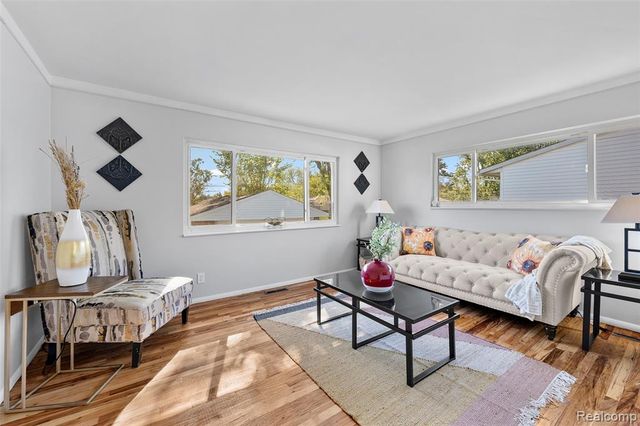 2268 Serra Drive, Sterling Heights, MI 48310