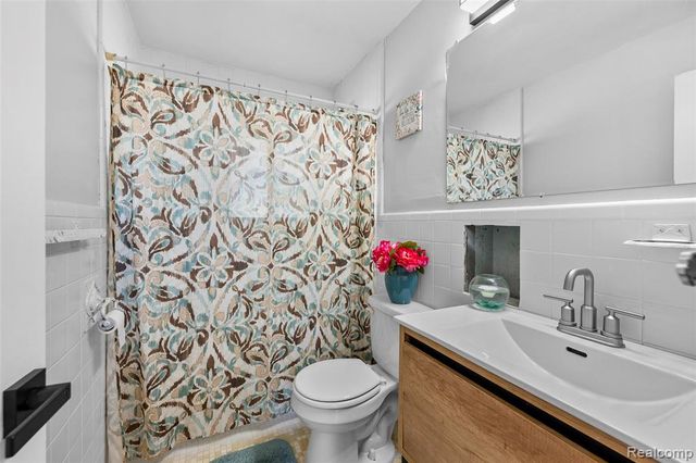 2268 Serra Drive, Sterling Heights, MI 48310