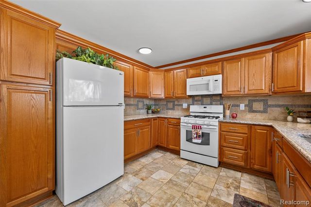 2268 Serra Drive, Sterling Heights, MI 48310