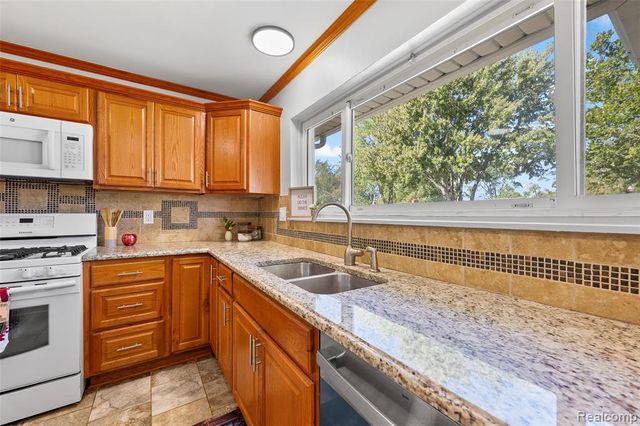 2268 Serra Drive, Sterling Heights, MI 48310