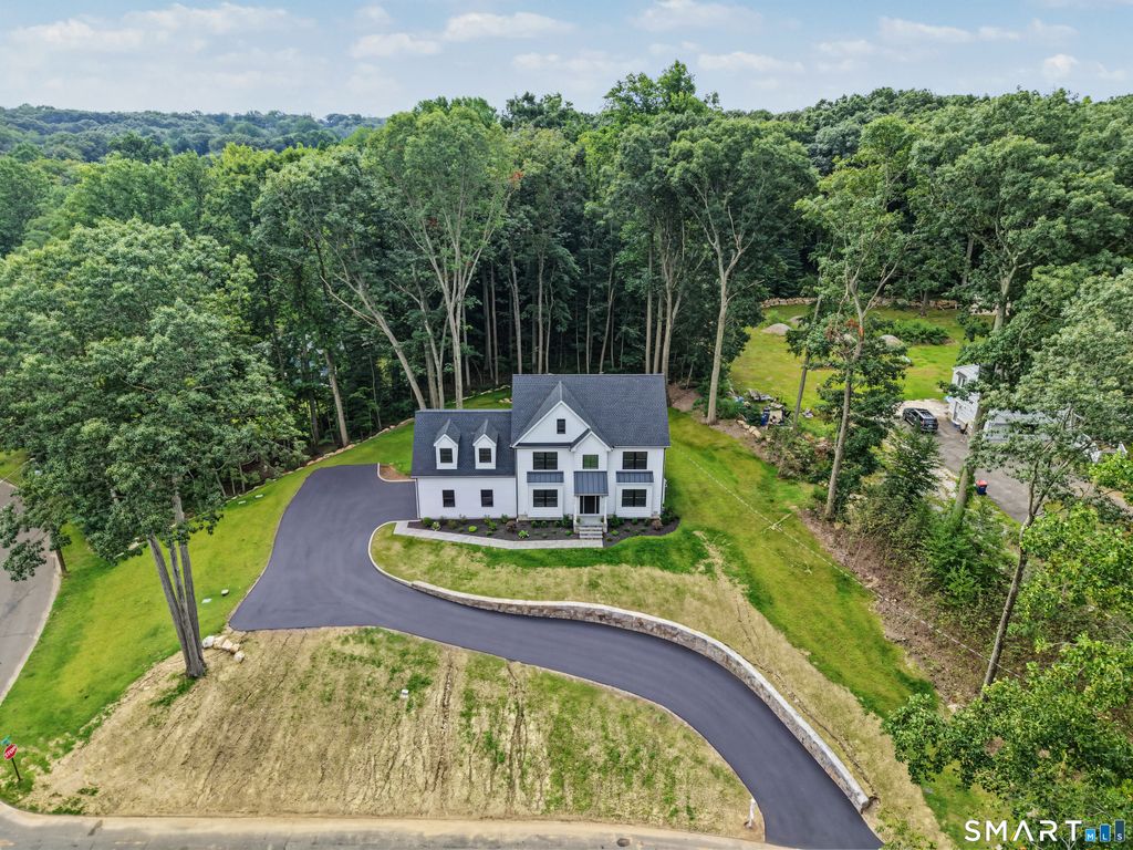 18 Timberlane Trail, Trumbull, CT 06611