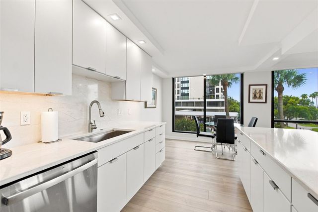 707 S GULFSTREAM AVENUE 207, Sarasota, FL 34236