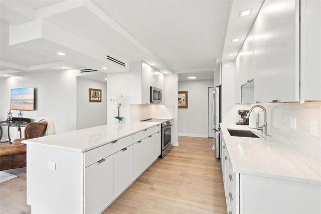 707 S GULFSTREAM AVENUE 207, Sarasota, FL 34236