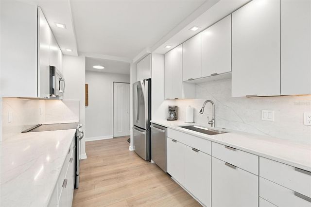 707 S GULFSTREAM AVENUE 207, Sarasota, FL 34236