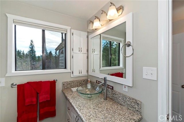 39676 Oakglen, Fawnskin, CA 92333