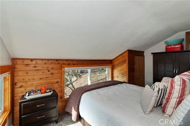 39676 Oakglen, Fawnskin, CA 92333