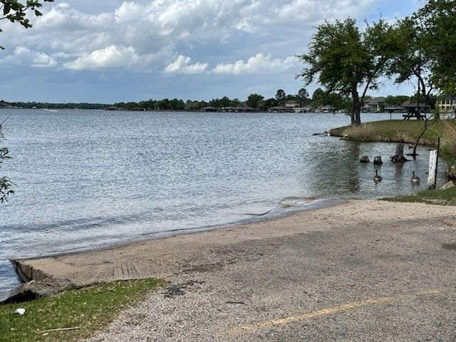 820 Ports O Call Drive, Granbury, TX 76048