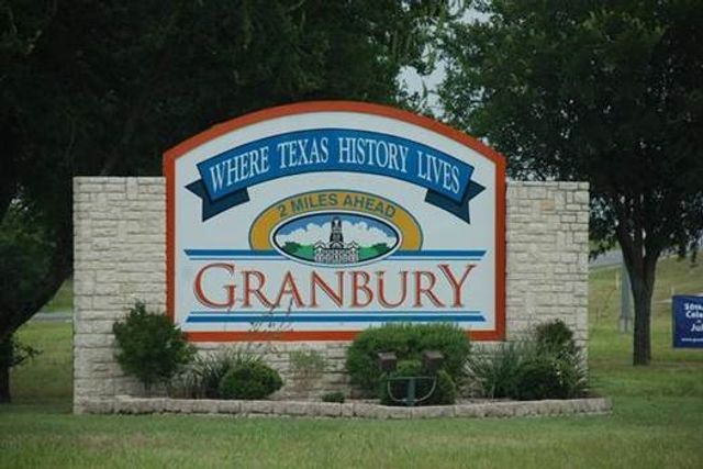 820 Ports O Call Drive, Granbury, TX 76048