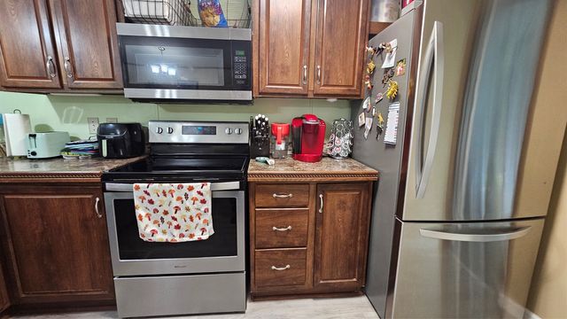 820 Ports O Call Drive, Granbury, TX 76048
