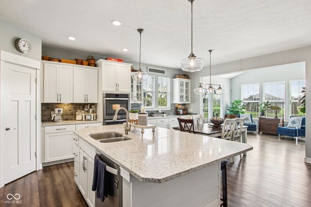 2498 Stonehaven Way, Avon, IN 46123