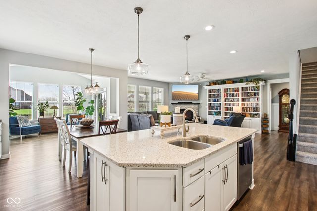 2498 Stonehaven Way, Avon, IN 46123