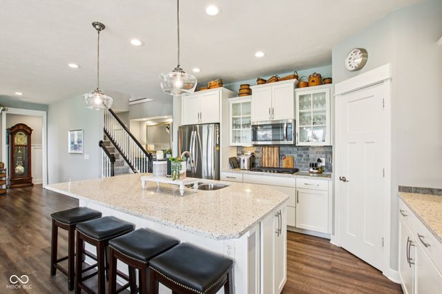 2498 Stonehaven Way, Avon, IN 46123