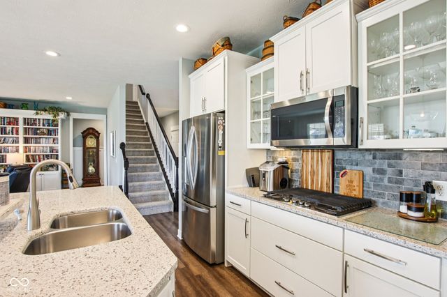 2498 Stonehaven Way, Avon, IN 46123