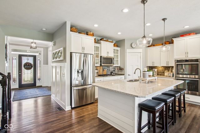 2498 Stonehaven Way, Avon, IN 46123