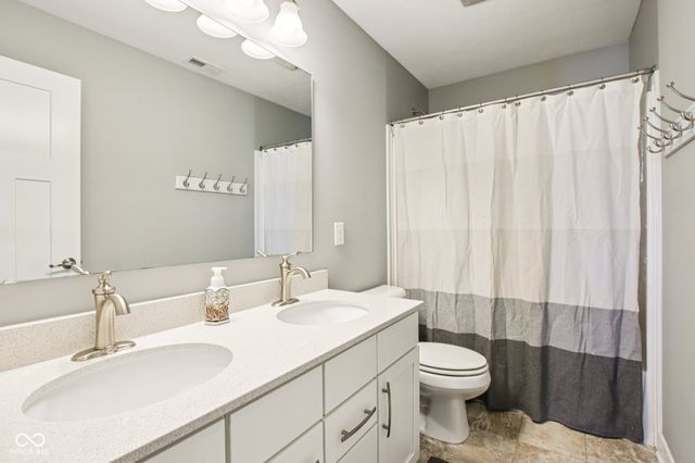 2498 Stonehaven Way, Avon, IN 46123