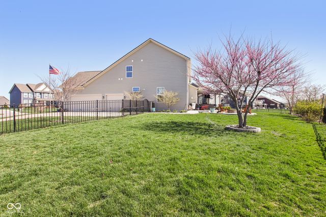 2498 Stonehaven Way, Avon, IN 46123