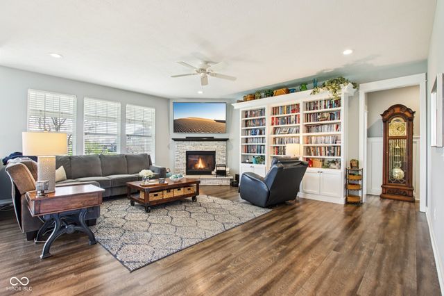 2498 Stonehaven Way, Avon, IN 46123