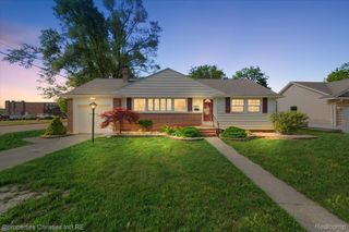 2898 Yorkshire Road, Birmingham, MI 48009