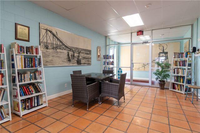 4242 Gulfbreeze Blvd 206, Corpus Christi, TX 78402