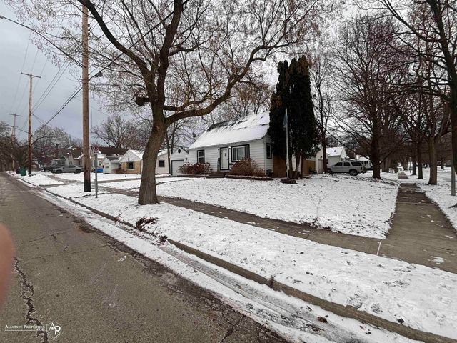 1327 Moores River Drive, Lansing, MI 48910