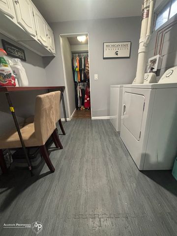 1327 Moores River Drive, Lansing, MI 48910