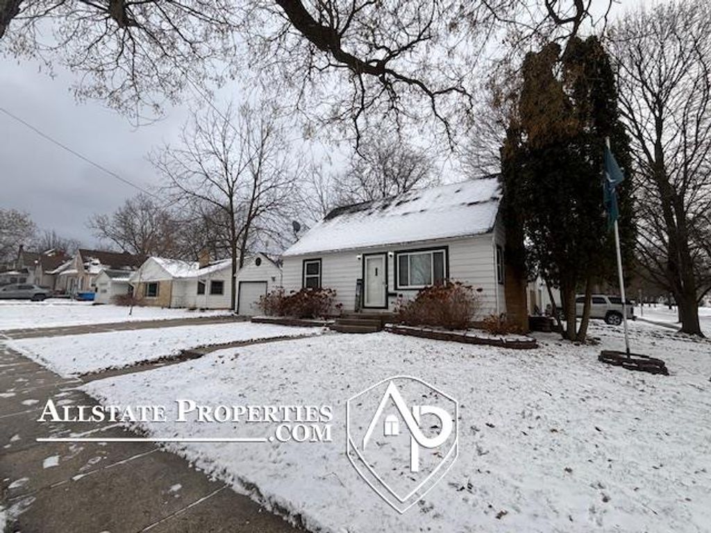 1327 Moores River Drive, Lansing, MI 48910