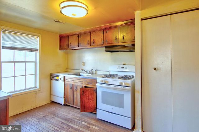 7856 LAKECREST DR, Greenbelt, MD 20770