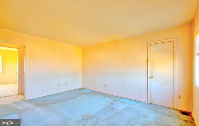 7856 LAKECREST DR, Greenbelt, MD 20770