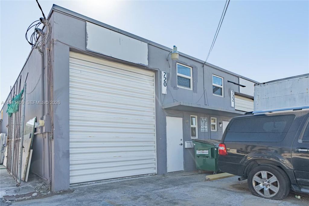 720 W 28th St, Hialeah, FL 33010