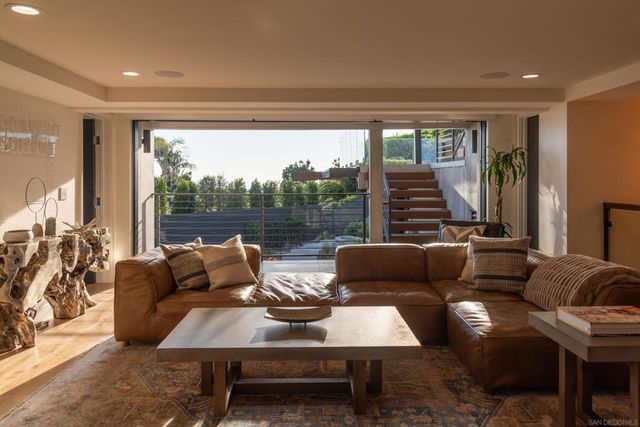 5780 Rutgers Road, La Jolla, CA 92037