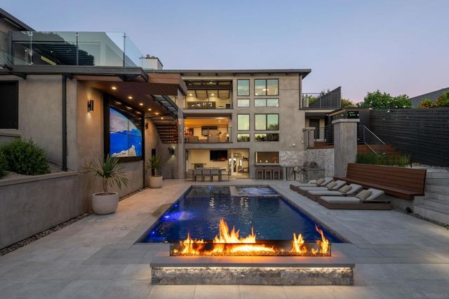 5780 Rutgers Road, La Jolla, CA 92037