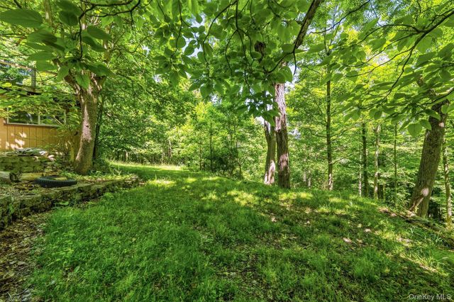 65 Old Turnpike Road, Bloomingburg, NY 12721