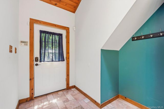 65 Old Turnpike Road, Bloomingburg, NY 12721