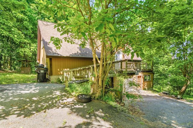 65 Old Turnpike Road, Bloomingburg, NY 12721