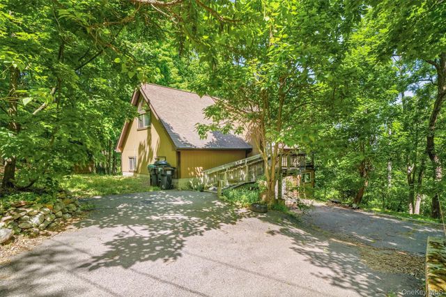 65 Old Turnpike Road, Bloomingburg, NY 12721
