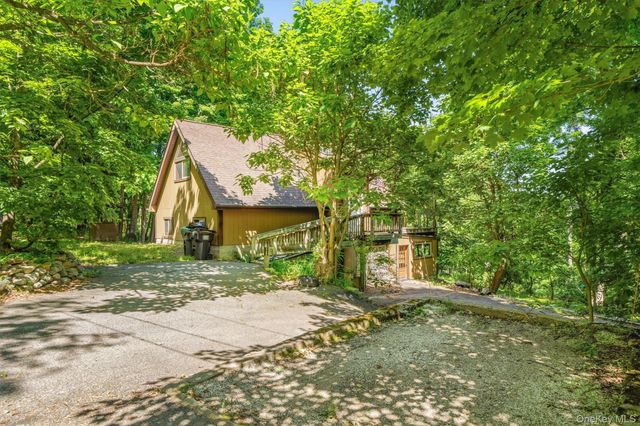 65 Old Turnpike Road, Bloomingburg, NY 12721